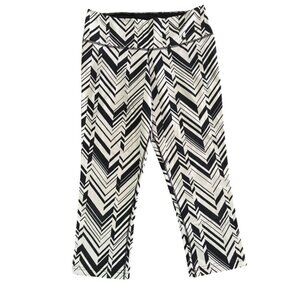 Nike Dri-Fit Black and White Zig Zag Printed Capri Leggings Size Medium